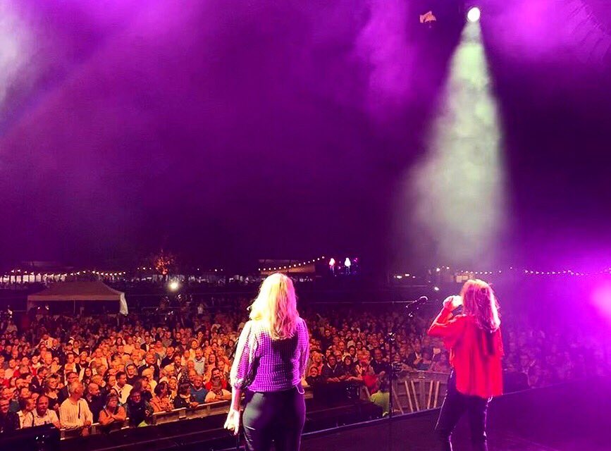 VivaBananarama's tweet photo. Great crowd last night at @NewmarketRace @TheJCLive - Thank you for having us!💜 https://t.co/ot6V1sWoNe