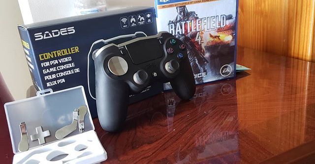 haramedjr69's tweet photo. @norse_goat @hittheclips 
This is the controller I got. I love the controller and the size is perfect.

#PS4 #TitanFall2 #1v1  #snipers #360noscope #pizza  #Hittheclips #mlg #bfunity #bfv #apex #Battlefield #killstreak #bf1#sades #controller #pro https://t.co/dXtx1lWCC4 https://t.co/0pYodvO34e