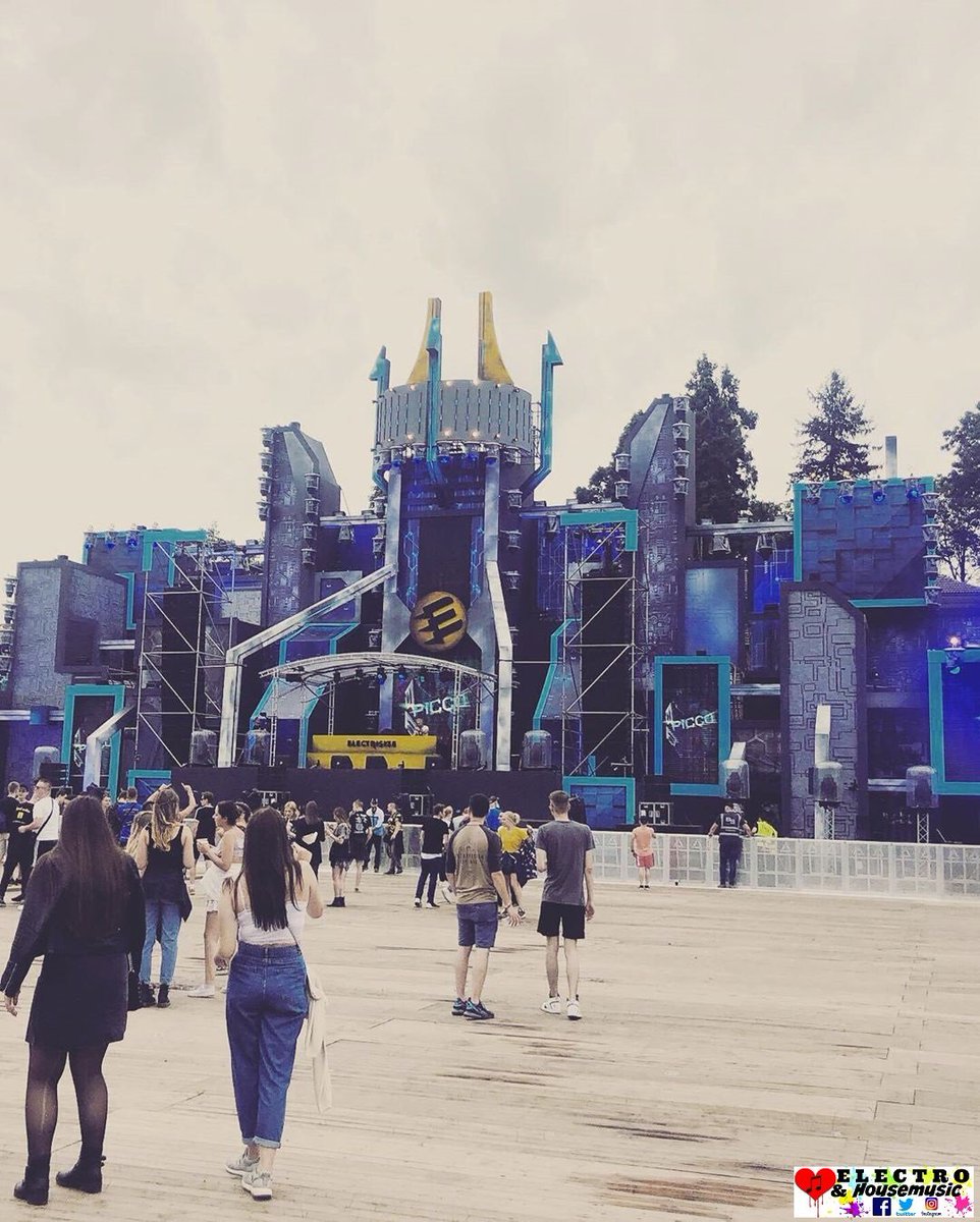 DJElectroHouseL's tweet photo. DΓa 2 Puertas abiertas, locura de fin semana Electrisize Festival 2019β€β«ππΊπππ₯#electrisize2019 #electrisize #hardstyle
#electro #electronicmusic #tomorrowland #rave #edmlove #love #edm #ibiza #party #MusicFestival #edclv2019 #EDMlife #dancing #Ultra2019 #dancing #festival https://t.co/4HOKYMBrDy