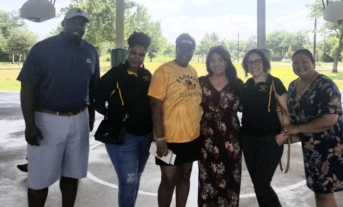TanMiBlack's tweet photo. Back to School Bash sponsored by Jerry Davis @IsaacsES_HISD @lajaka2003 @TehaniTrejo @hisdnorth @HISDSupe @WeLoveWheatley @FMSVikings https://t.co/CaUPtnoSj9