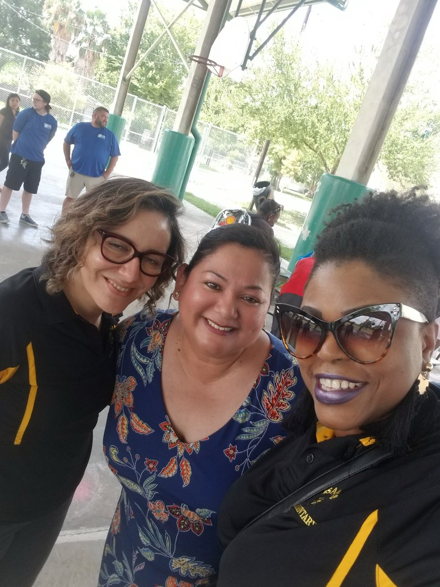 TanMiBlack's tweet photo. Back to School Bash sponsored by Jerry Davis @IsaacsES_HISD @lajaka2003 @TehaniTrejo @hisdnorth @HISDSupe @WeLoveWheatley @FMSVikings https://t.co/CaUPtnoSj9
