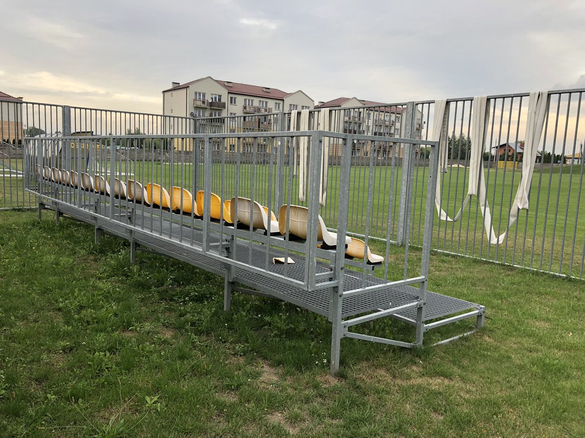 FIRST4LCFC's tweet image. Non-league football in Poland isn’t messing around. Away fans locked in a cage even at this level 😂 

KS Mszczonowianka Mszczonów away days 👏 Take note of the list of banned items 😬