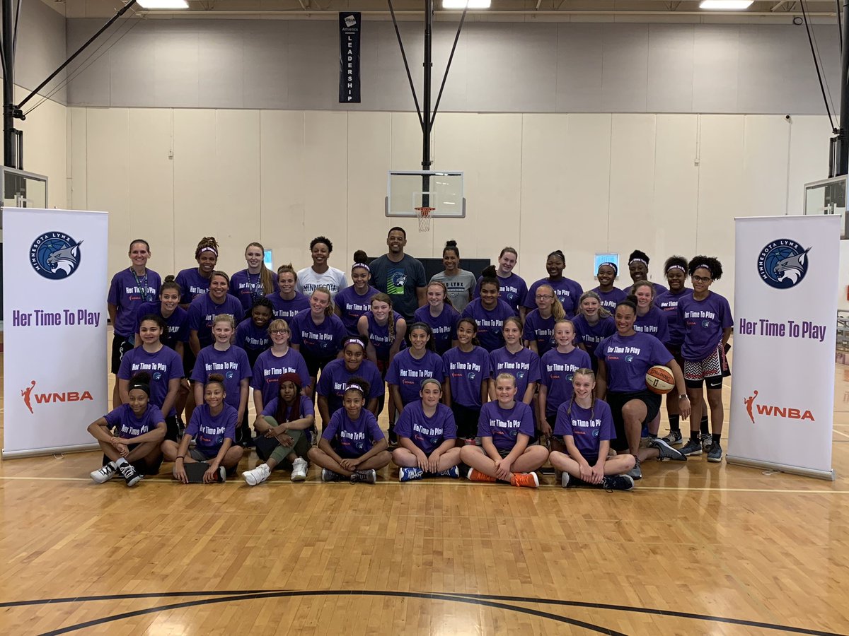 A lot of talent in the gym this morning <a href="/UrbanVentures/">Urban Ventures</a> @WolvesLynxAcad Her Time To Play Camp was great!