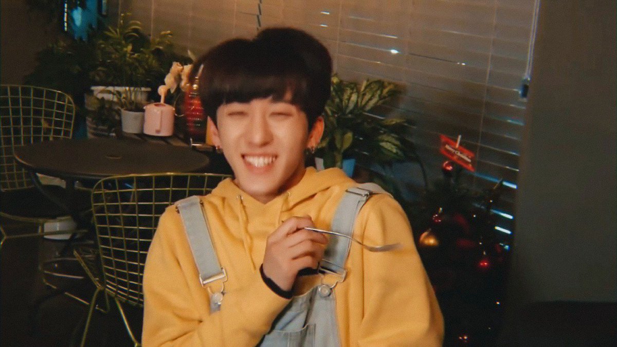 bangchanlq's tweet photo. to the most cutest fairy alive,
happy birthday binnie binnie changbinnie~!

#HappyChangbinDay https://t.co/vT3sES1p5r
