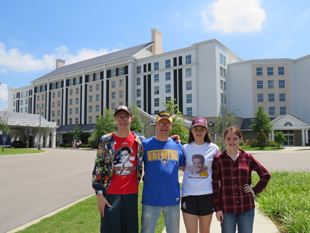 We got to stay at the amazing <a href="/GHGraceland/">The Guest House at Graceland</a> while we were in Memphis visiting <a href="/VisitGraceland/">Graceland</a> and <a href="/sunstudio/">Sun Studio</a>. #ElvisWeek 🎤❤️