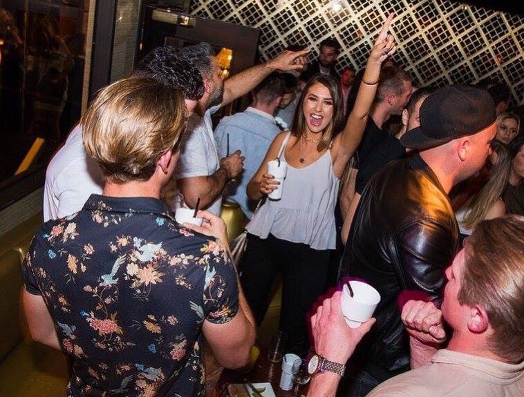 QubeColch's tweet photo. 🍹BUY 1 GET 1 FREE COCKTAILS now until 10pm tonight, get down to Qube and get your Saturday evening started in style, DJs, VIP tables &amp; buzzing vibes 👍🏼 #qubebar #colchester #essexnightlife #essexgirls #essexboys #colchesternightlife #champagne #party #essexbars #towie #VIP https://t.co/qqRPsMbJ6s