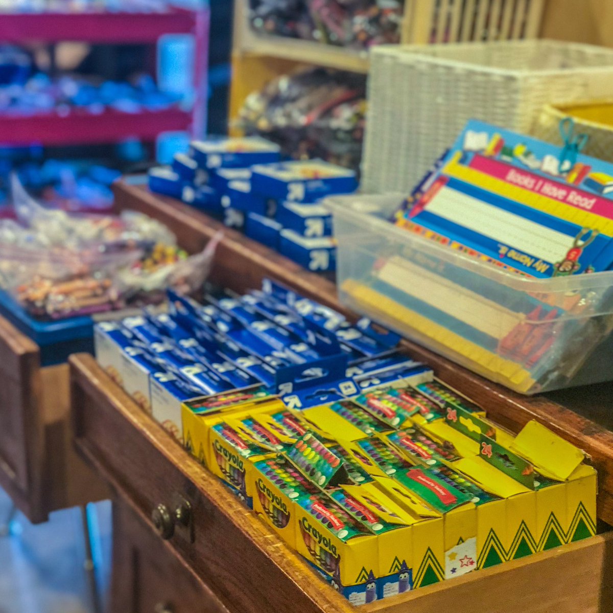 welmanproject's tweet photo. Our 1st group of teachers were ready to shop! Well-not shop since everything here is FREE. It’s what we do. Save the teacher, save the world, right?(Don’t fret if you didn’t get a spot we open on 8/17just for YOU.)
#SaveTheTeacherSaveTheWorld https://t.co/YJOSZw4Yo9