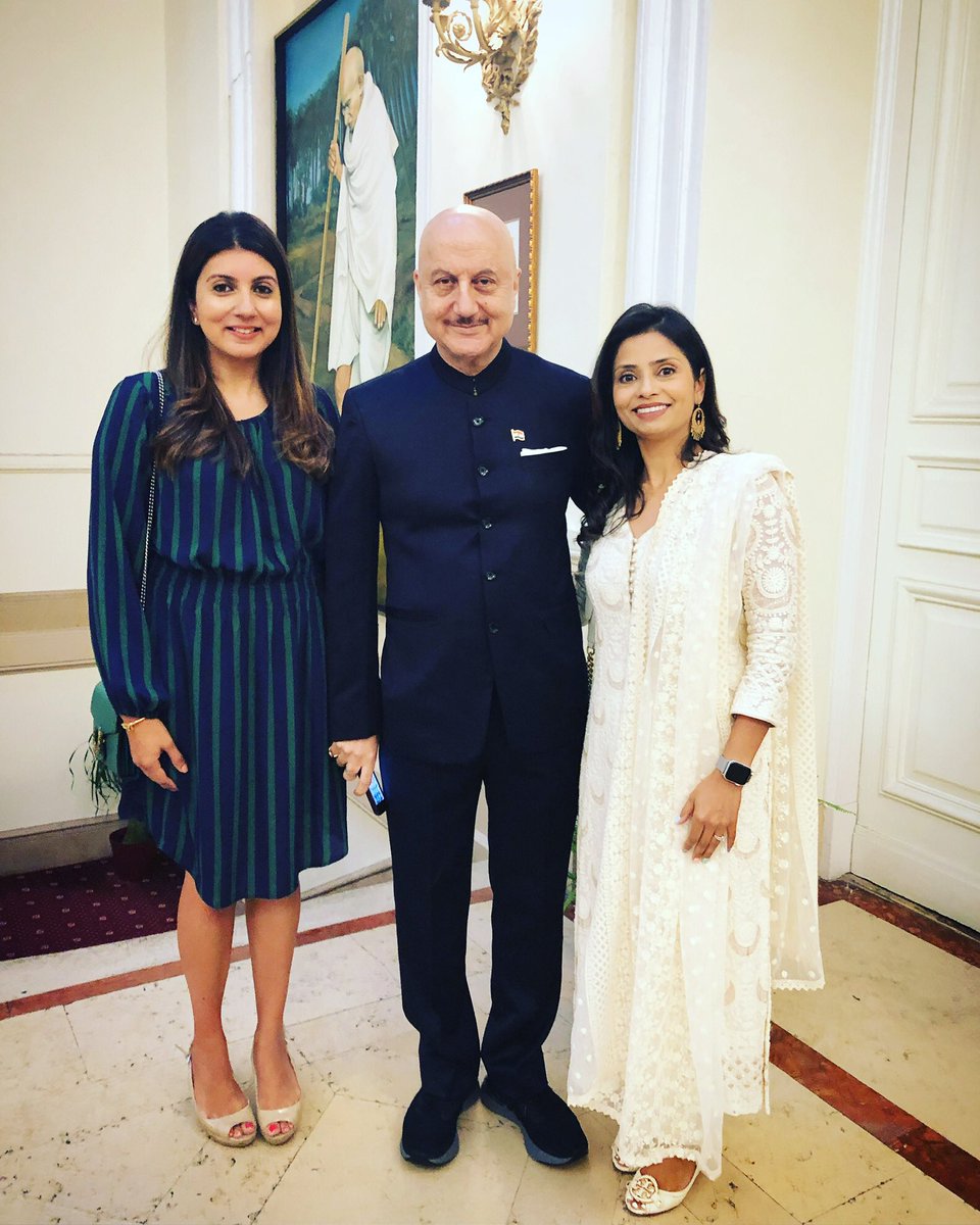 Catering Dinner to the book launch for @AnupamPKher at #ConsulateGeneral @CHAKRAVIEW1971 @chintskap #NeetuSingh #LessonsLifeTaughtMeUnknowingly - every item on the menu was hand picked by AnupamJi himself - what an evening! Thank you @IndiainNewYork