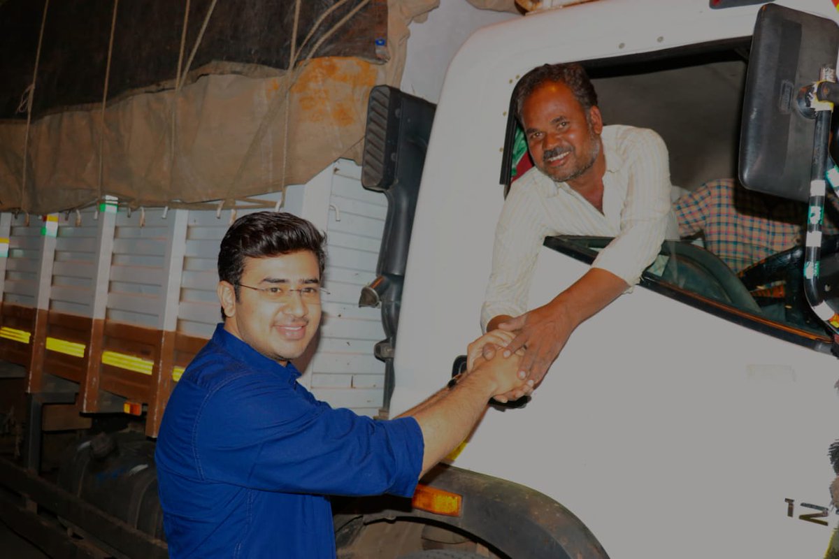 Tejasvi_Surya's tweet photo. We sponsored the 12th truck of flood relief material of @suvarnanewstv &amp; @KannadaPrabha, wishing Gyanappar &amp; Sunil a safe trip

They've sent 19 trucks from their offices in K'taka so far

Hats off to these heroes. Hope all flood-affected areas return to normalcy soon https://t.co/vNEaxt88nj