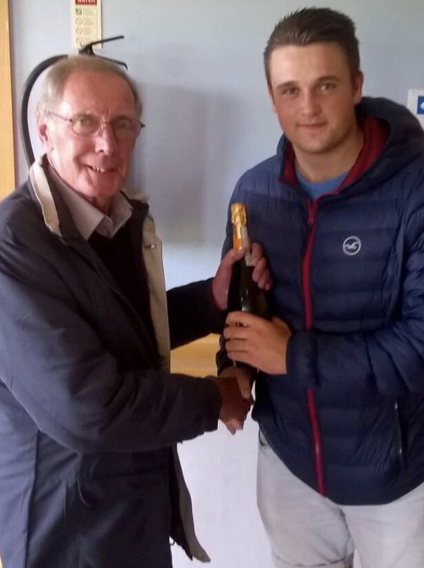 Wellington_AFC's tweet photo. Goal scorer Connor Pengelly was named man of the match today and the award was presented by supporter Norman Rogers.
#tangerinearmy 🍊🍊🍊 https://t.co/TzKHo5nwOs