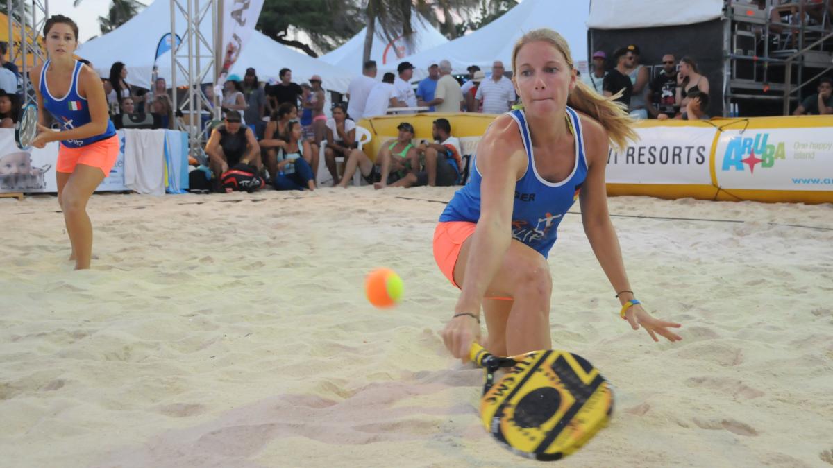 welt's tweet photo. Nummer 1 im Beachtennis: Deutsche schmettert sich im Paradies an die Weltspitze https://t.co/Ubi980uQSN https://t.co/FWHLJCsiOL