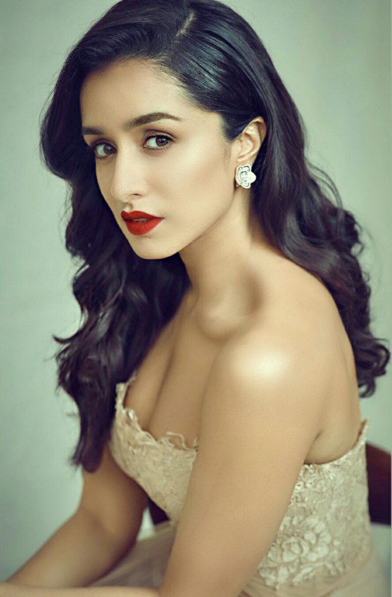 LUpdate9's tweet photo. #shraddhakapoor #SaahoTrailer #saaho #Prabhas https://t.co/zdXLeE1jMT