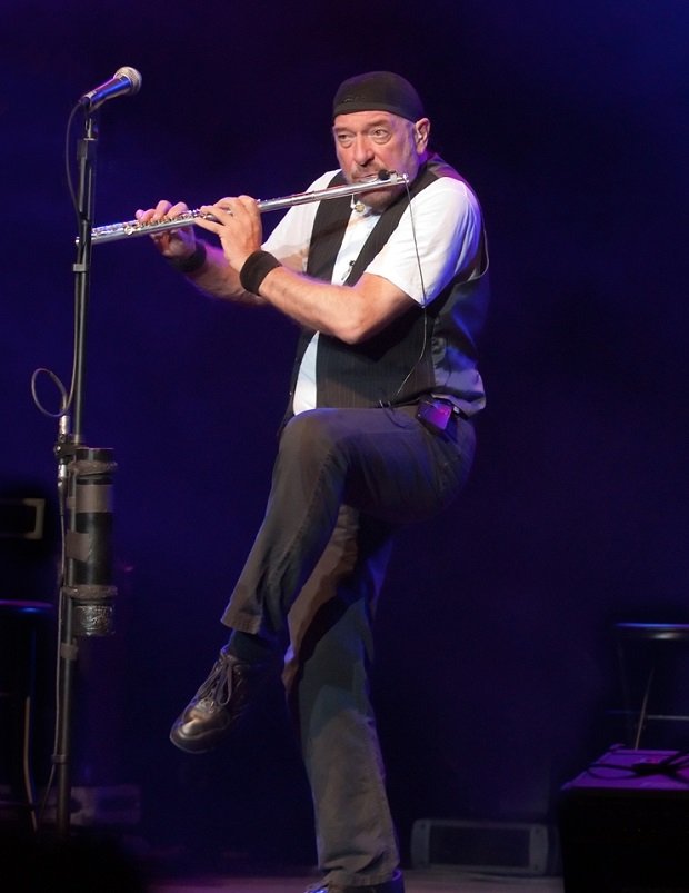 De culto.Happy birthday Mr.Ian Anderson  