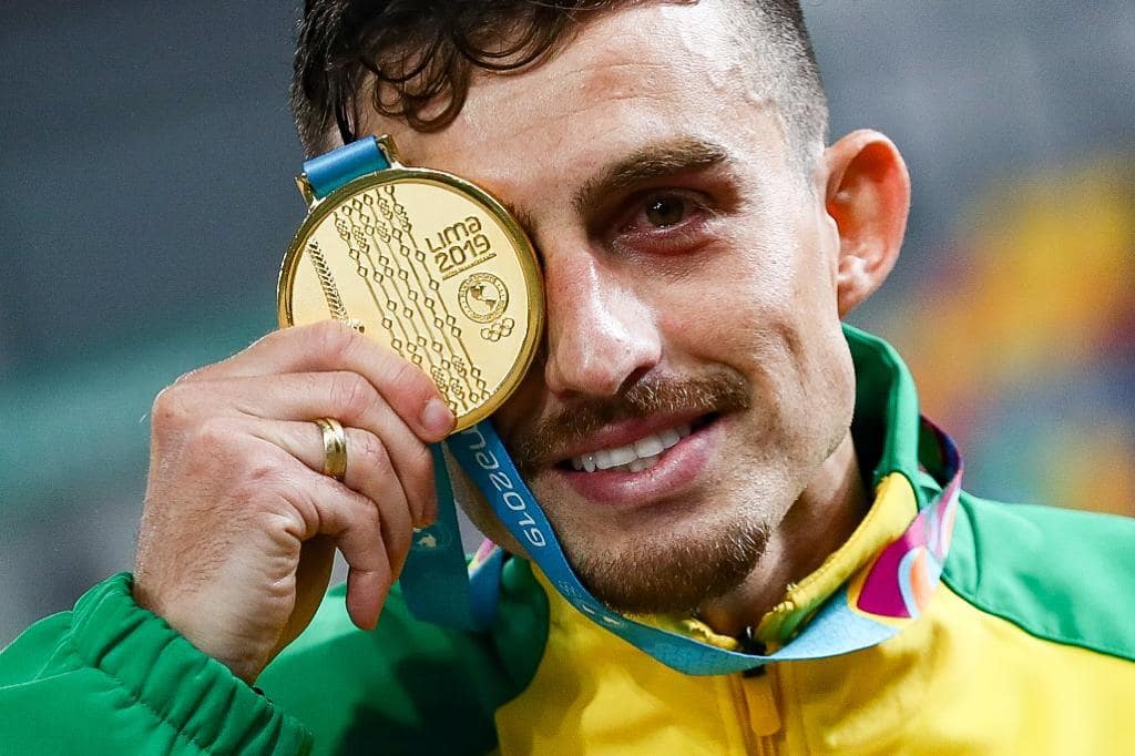 iuri_totti's tweet photo. Ederson Pereira: da decepção ao ouro nos 10.000m do Pan de Lima. Brasileiro supera favoritos e erros para ser campeão. Leia mais no Corrida Informa. https://t.co/t7y6MzuzSj. #corridainforma #Panamericanos2019 #run #corridaderua #corrida #runners https://t.co/FSkbBswSWi