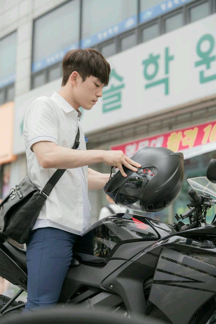 alwaysminoz's tweet photo. DÜŞTÜK 😍😍

#School2017 #KimJungHyun https://t.co/5l7ZcJvBnq