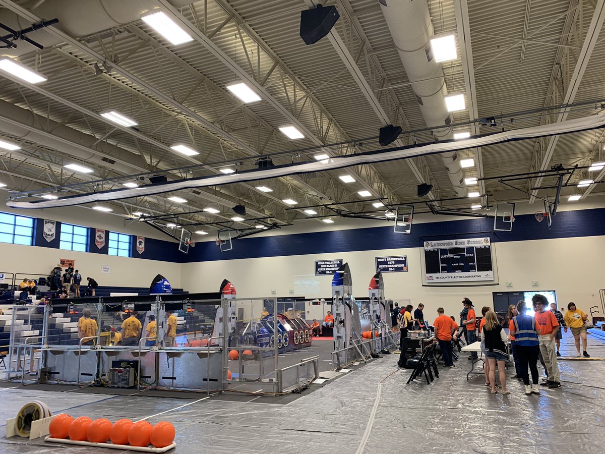 newlothropsupe's tweet photo. #RoboRodeo at #Lakewoodhighschool will begin shortly. Amazing how all of this came together. Huge thank you to Brian Gray and all the Atomics and @FIRSTweets for organizing the event https://t.co/J8Xu6bxd0S