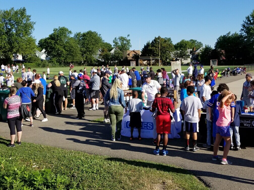 dgam716's tweet photo. β¦@Fred22Jacksonβ© camp is under way!!!! #BillsMafia #onebuffalo #one716 #community #coldfrontreport #codessocks #FJ22 β¦@StevieJohnson13β© β¦@ajwilliams23β© β¦@patrick_kaletaβ© https://t.co/0oDiWP2uyv