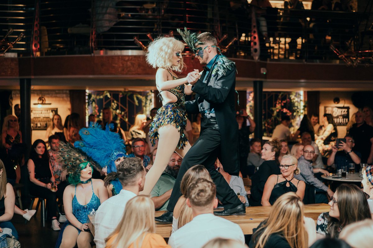 BrewhemiaEdin's tweet photo. //PEACOCK PARTY!\\
Showgirls and sass returns tonight, and we're getting ready to strut our stuff!
Our performers will be shaking their tail feathers and donning their best Peacock garb!
Music: #BeckyandDavid & #RadioPachuco
#EdinburghFringeFestival #Fringe19 #Brewhemia https://t.co/Jnv5i4ekJ1