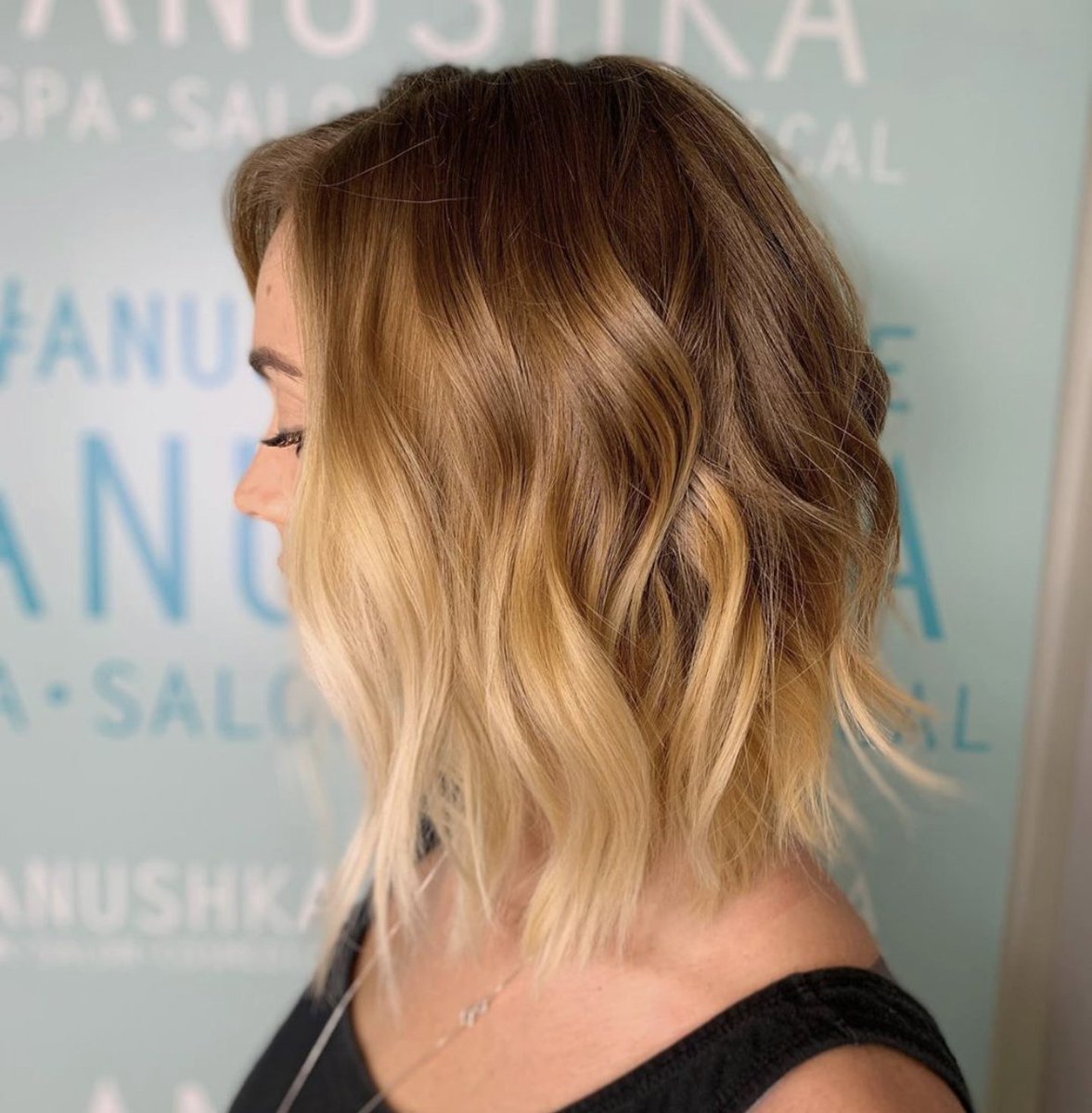 AnushkaSpa's tweet photo. New to Anushka? Enjoy $25 OFF your first treatment at the most celebrated spa &amp; salon in the Palm Beaches! 
.
.
.
Salty beach waves created by @Kimmyharv using a soft razor cut!
.
.
.
.
#referafriend #westpalmbeachhairstylist #westpalmbeach #palmbeaches #palmbeach #florida https://t.co/y7jcRlP0bx