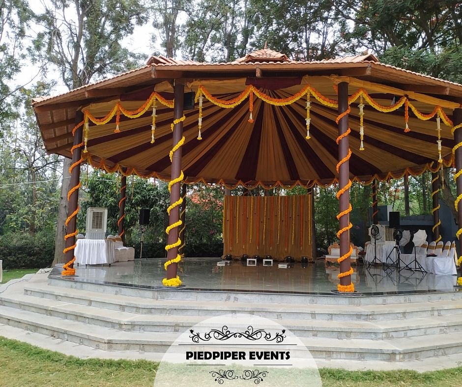 piedpipereventz's tweet photo. #beautiful #mandapdecor by @piedpiperevents 
#Wedding #WeddingPlanning
#WeddingPlanner #WeddingIdeas #WeddingInspiration #WeddingDay #weddingdecoration #stagedecoration #weddingreception #weddingsangeet #EventPlanning
#WeddingDecor #piedpiperevents #eventmanagement #Bangalore https://t.co/VsSNzjDxei