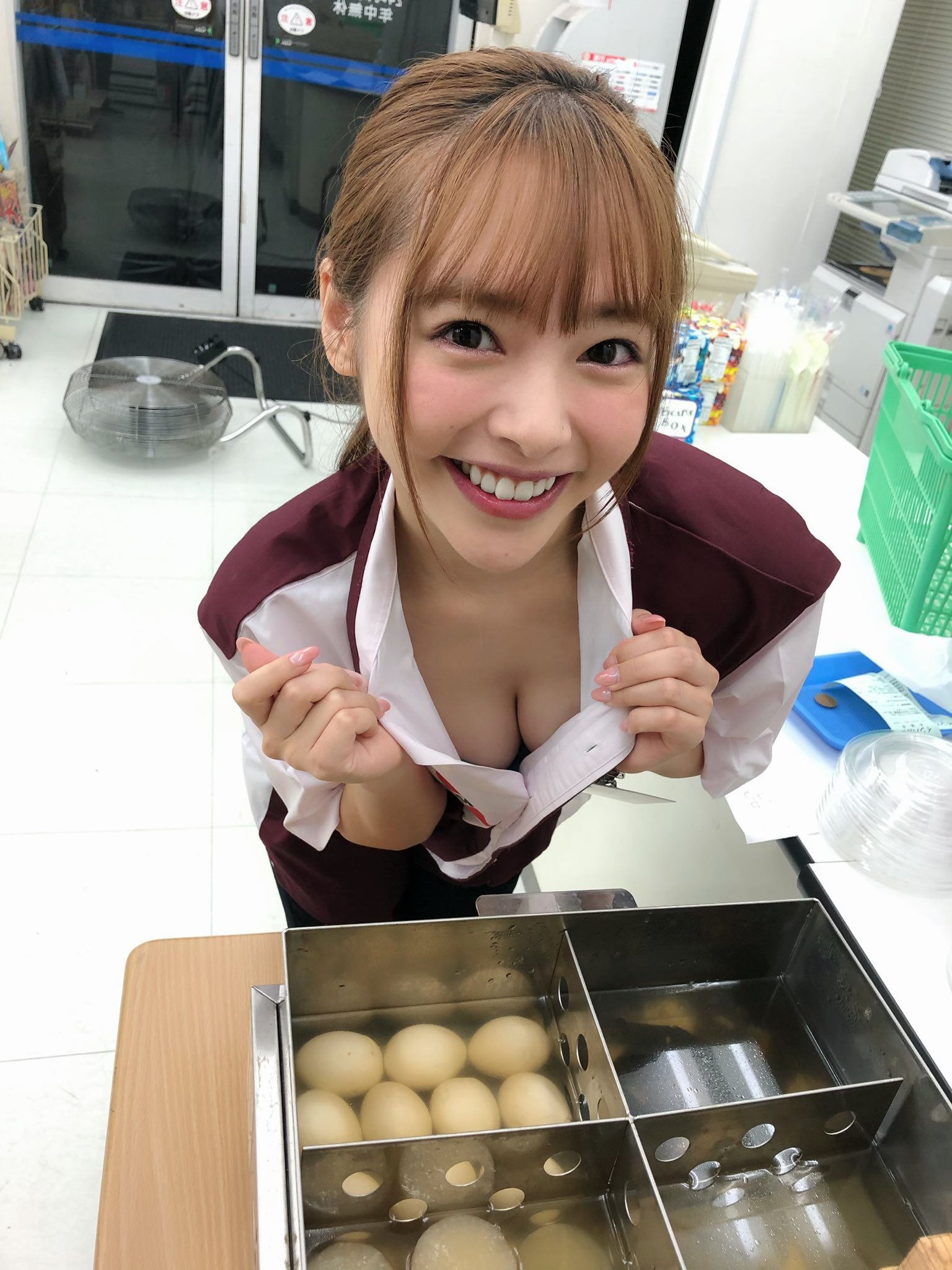 小倉由菜 Yuna Ogura در توییتر はーーあ コンビニのバイトって大変だなあ