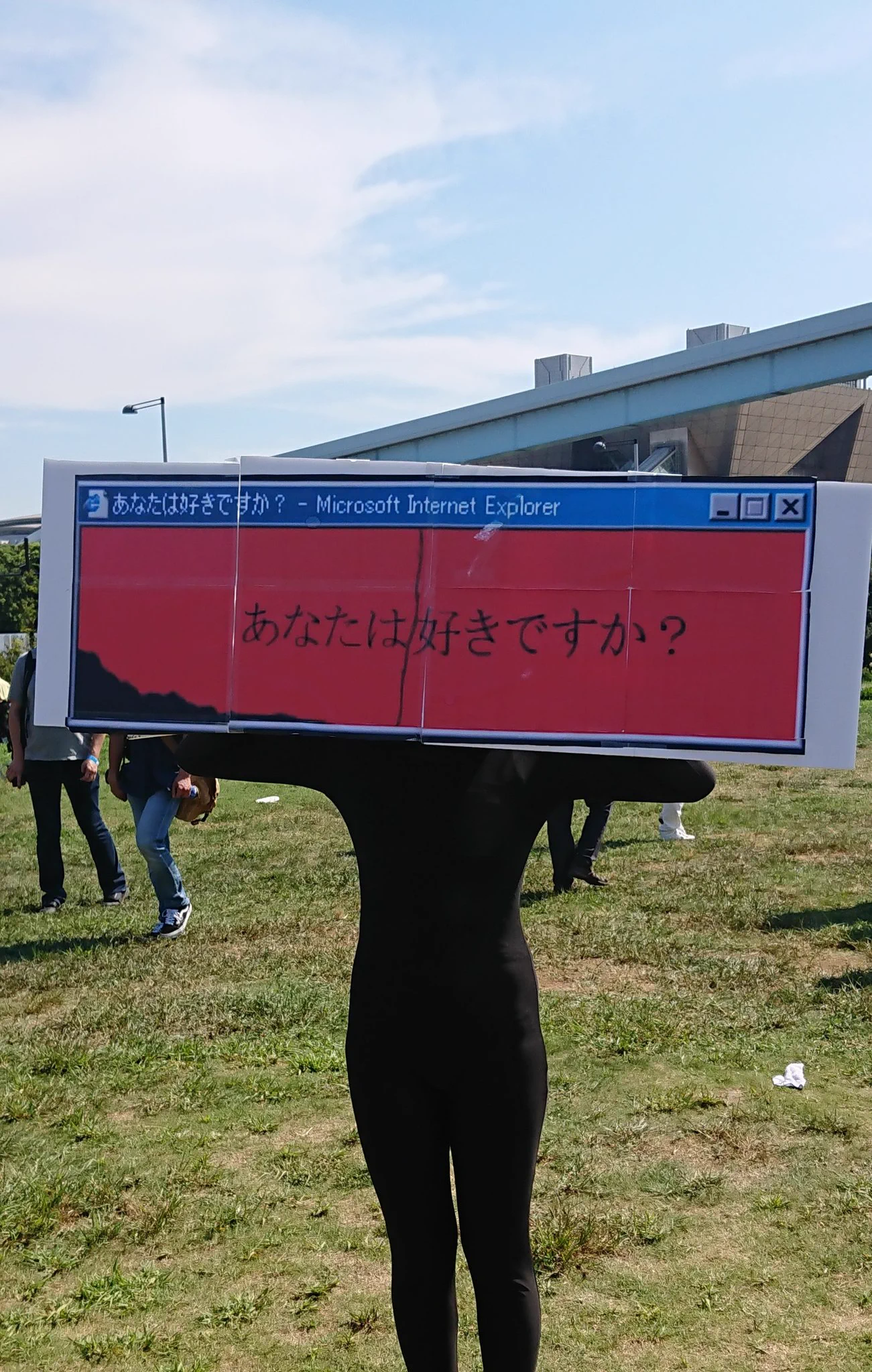 どうしてこうなった？コミケ1日目と2日目で全然違うコスプレをするコスプレイヤーwww