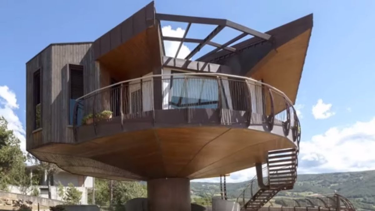 MindsEyeVideo's tweet photo. Check out my latest video "10 Inspiring Home Designs and Fascinating Modern Retreats"
In this video we are discovering some of the hippest and most extraordinary solar and eco-friendly homes!
Watch Now: https://t.co/AgmAuOnTSL 👈
#mindseyevideo #homes #discover https://t.co/GBrXUtUfjD