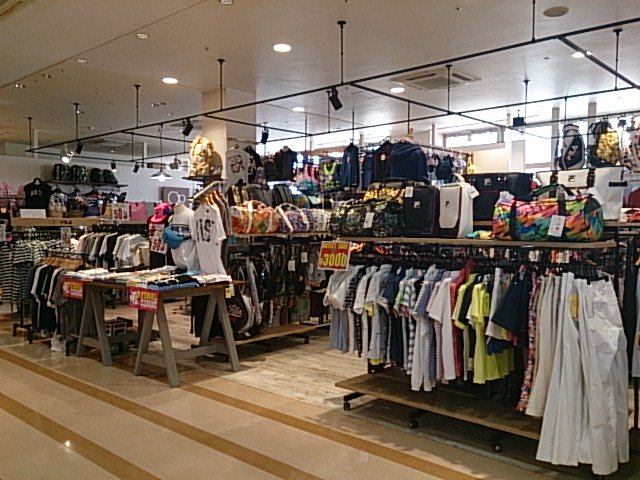 Sora5_ReruNh233's tweet photo. ほんとは
朝からでも
🌊で 遊びたかったけど
体と向き合っても
ちょっと 今回は 断念…⤵💧
大丈夫だけどね… w
HIYORI Coffeeからの
ちょっと 早足で
気になった お店ぐるぐる
SEACLE Mall Walking…👣
#Walking
#りんくう #SEACLE https://t.co/FfuAb3HJXB