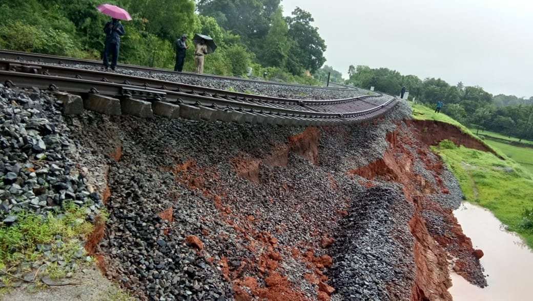 ians_india's tweet photo. The #KonkanRailwayCorporation has suspended the services of one train besides partially cancelling two others along its route on August 10 due to heavy #rains in #Kerala.
Photo: IANS https://t.co/Q1NyNtMyma
