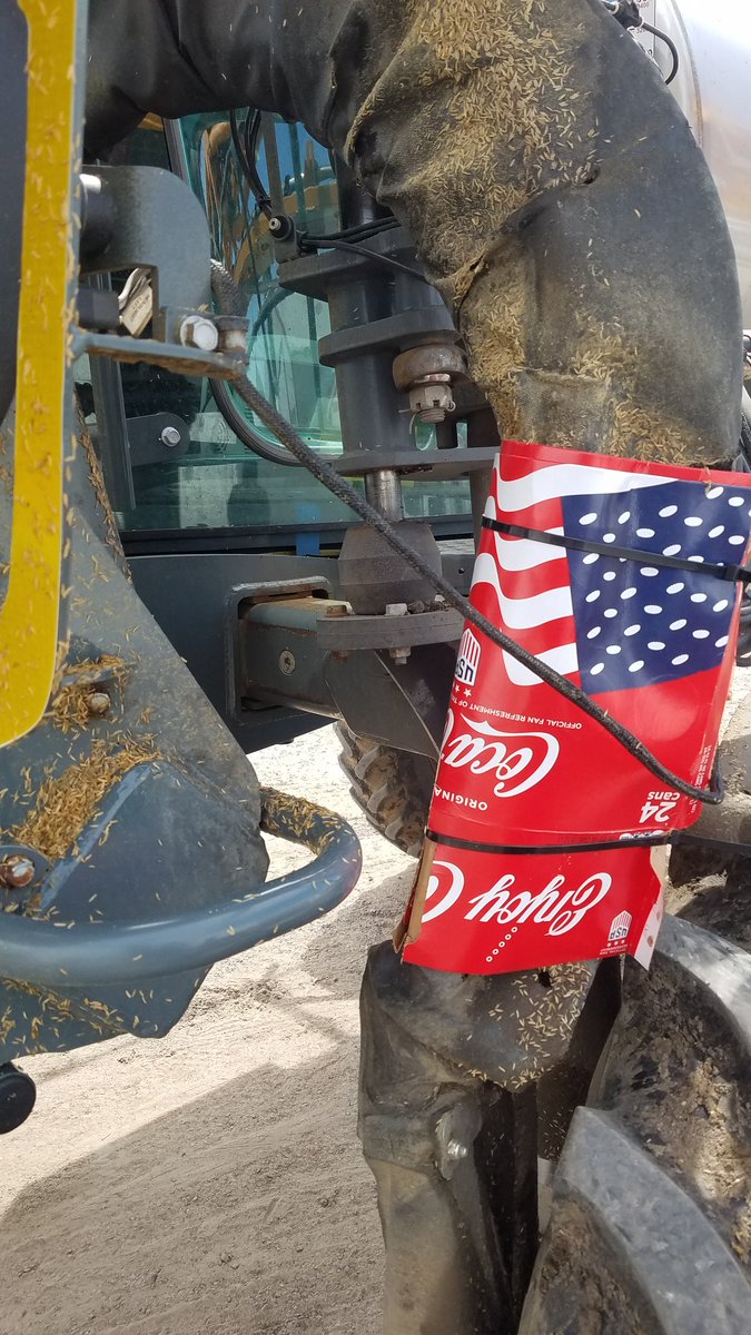 kruser02's tweet photo. Need to adjust hose routing, but with rain coming... This will keep the machine in the field.
#fieldfix https://t.co/CvdIvSRUJF