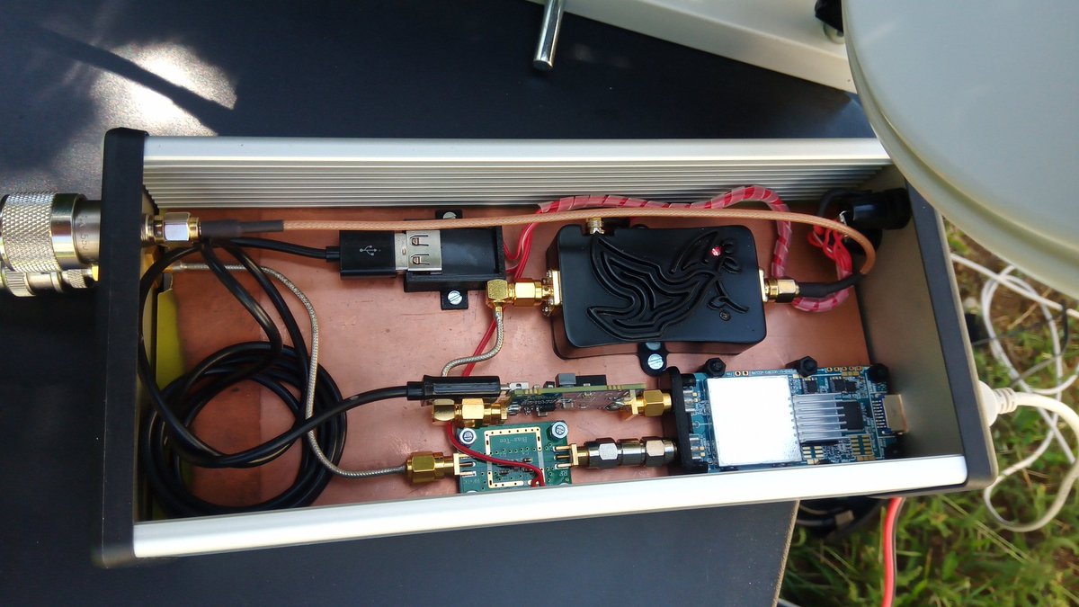 f5uii's tweet image. My first endurance tests of my portable and QRP #QO100 fullduplex station : 12V battery
#SDRConsole + #LimeSDR + CN0417 + Wifi-AB007 + DC5GY patch + Camping dish 30cm 
Receiving with WebSDR for moment.

Tomorrow a real portable location test.
Thanks Thierry @F4EGG for report