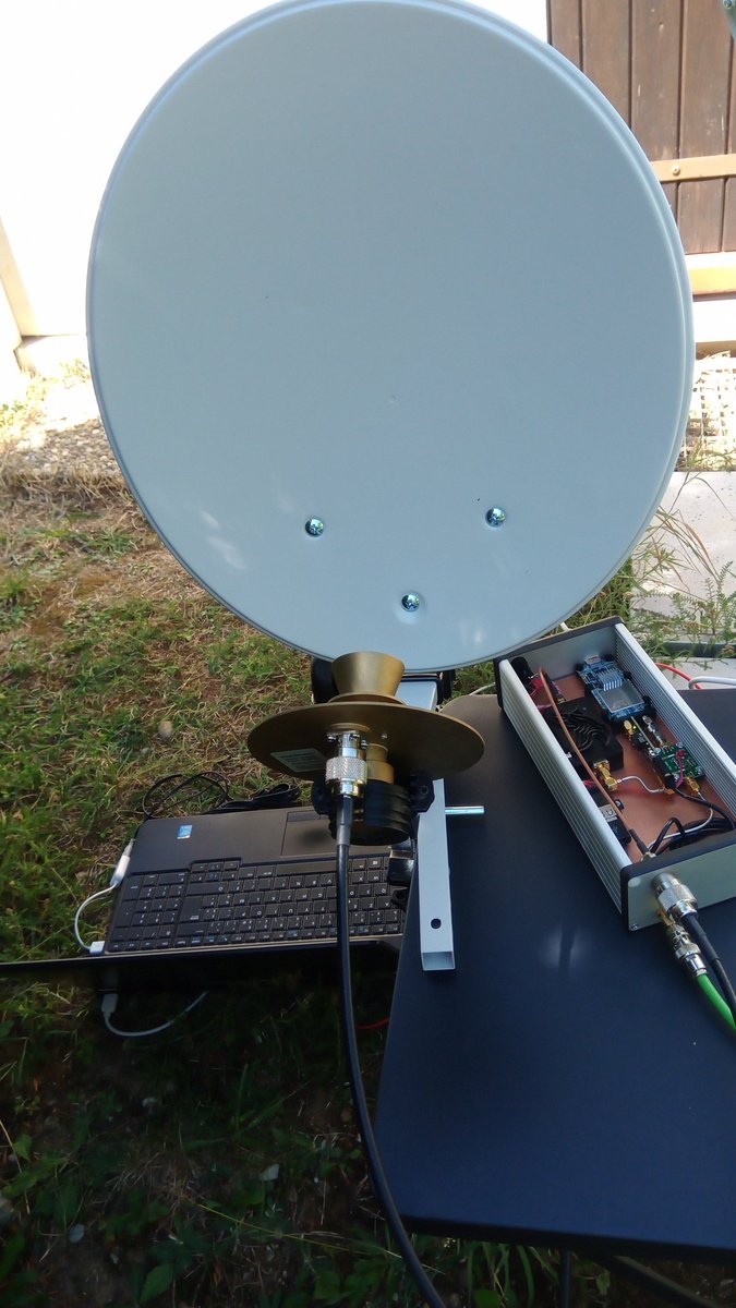 f5uii's tweet image. My first endurance tests of my portable and QRP #QO100 fullduplex station : 12V battery
#SDRConsole + #LimeSDR + CN0417 + Wifi-AB007 + DC5GY patch + Camping dish 30cm 
Receiving with WebSDR for moment.

Tomorrow a real portable location test.
Thanks Thierry @F4EGG for report