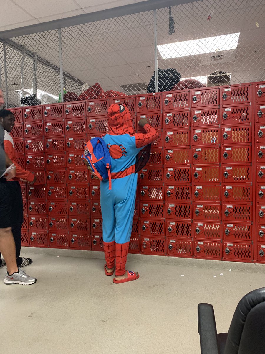CotDawg6's tweet photo. Spidey ready for practice...#trojanSPIDEY #onlyATsoho #KWhite #TrojanPride https://t.co/c6VEtYEtar