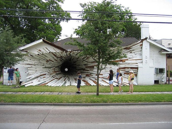 TexasLegalDocs's tweet photo. Whoa, this Texas home has a hole in it!  It's not the only unique property in the state either...

https://t.co/X3MiwfOsuL https://t.co/1IpMoTX8Md