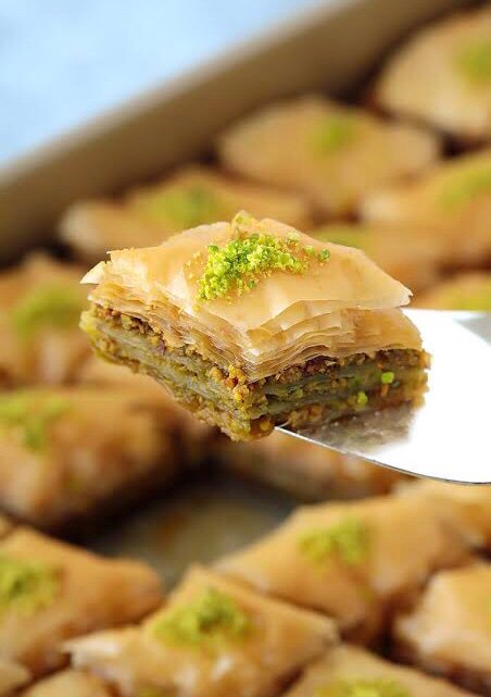 diyetema's tweet photo. 1 küçük dilim (30gr) baklava == 100 kkal enerji içerir günde 1 dilimden fazla baklava tüketmeyiniz ‼️ https://t.co/m04WSjYzI4