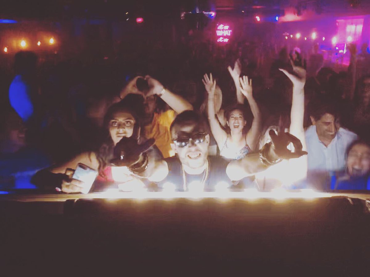 jordansuckley's tweet photo. Ahh such an amazing show in Toronto for my 3FECT set last night, what a crowd! 👏
Huge thank you, I loved it!! 😄
#3FECT @NestToronto https://t.co/QmOCaKuswo