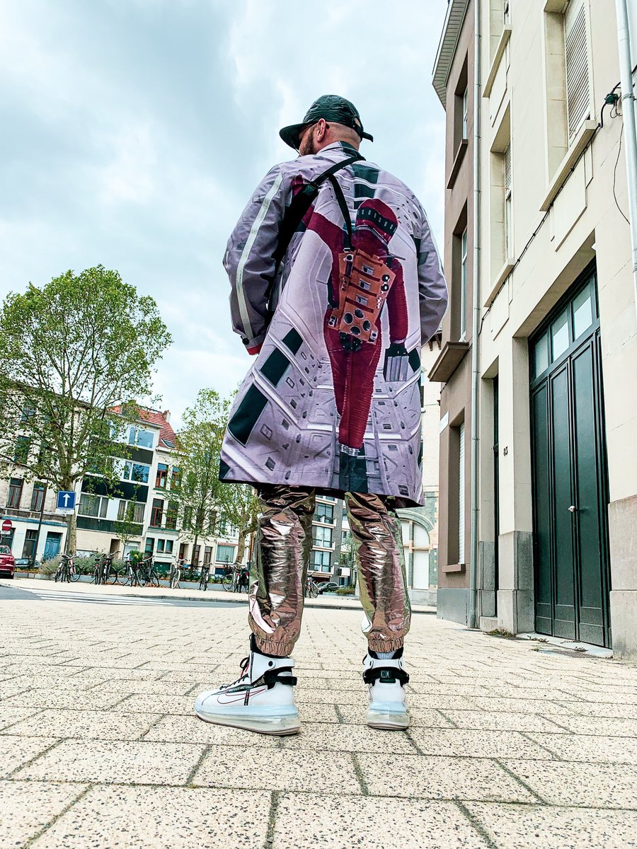 voidwalker_com's tweet photo. 2019: An Antwerp Space Odyssey
#undercoverism #undercoverlab #ootd https://t.co/ef79Lq0J0p