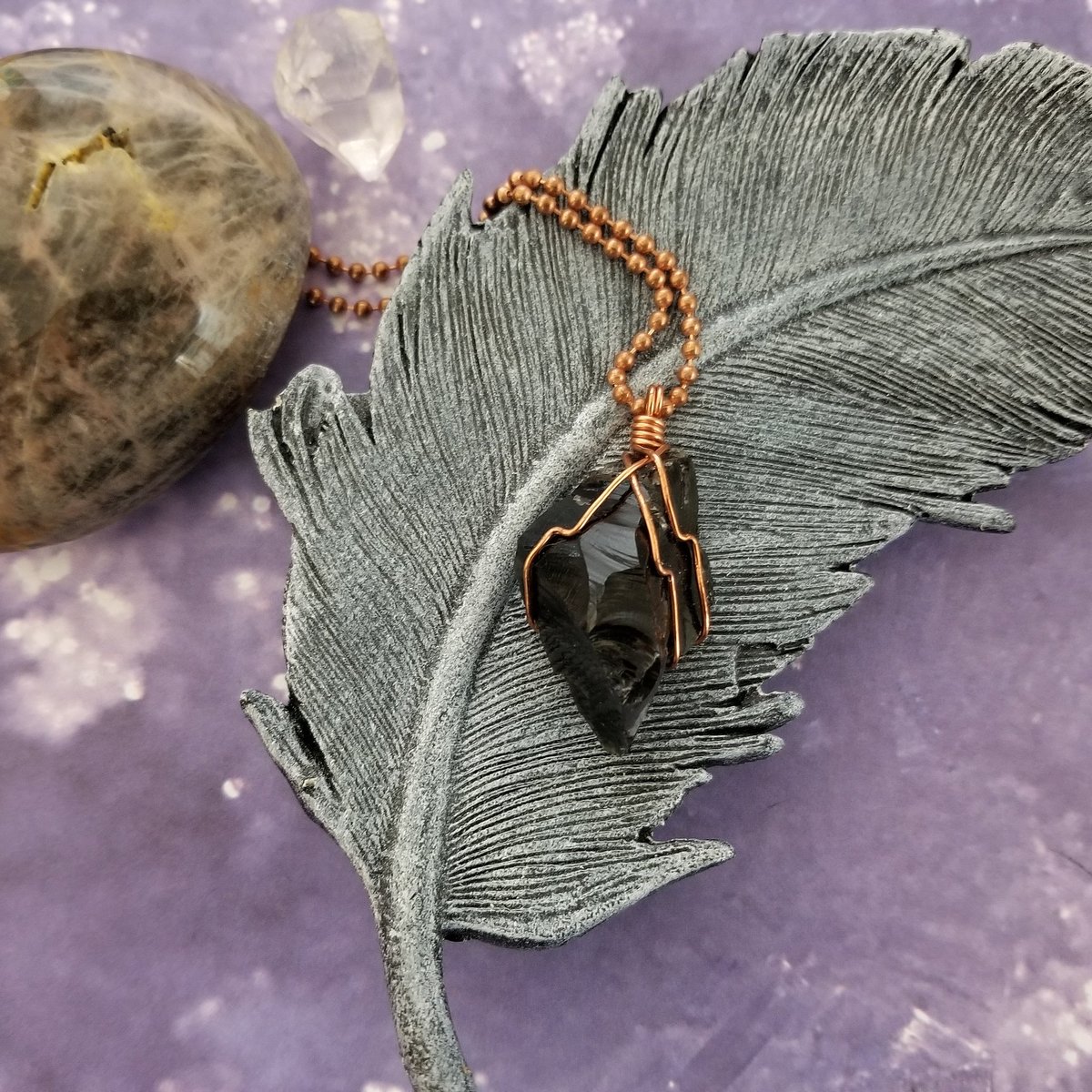 ElevatingVibra1's tweet photo. Black #Obsidian is a powerful #crystal for protection and helping to clear your aura of negativity. You can also use black obsidian for #rootchakra healing and #grounding. https://t.co/9nv31rYHGG
