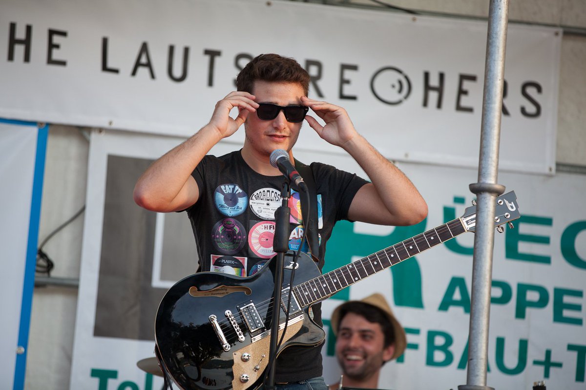 guyCalledAARON's tweet photo. Das Giessifäscht vor 7 Jahren - unser erster grosser Auftritt in Rapperswil. Morgen um 13:00 schliesst sich der Kreis: AARON live am Giessifäscht! Foto von @borisbaldinger https://t.co/vzviksF6tG