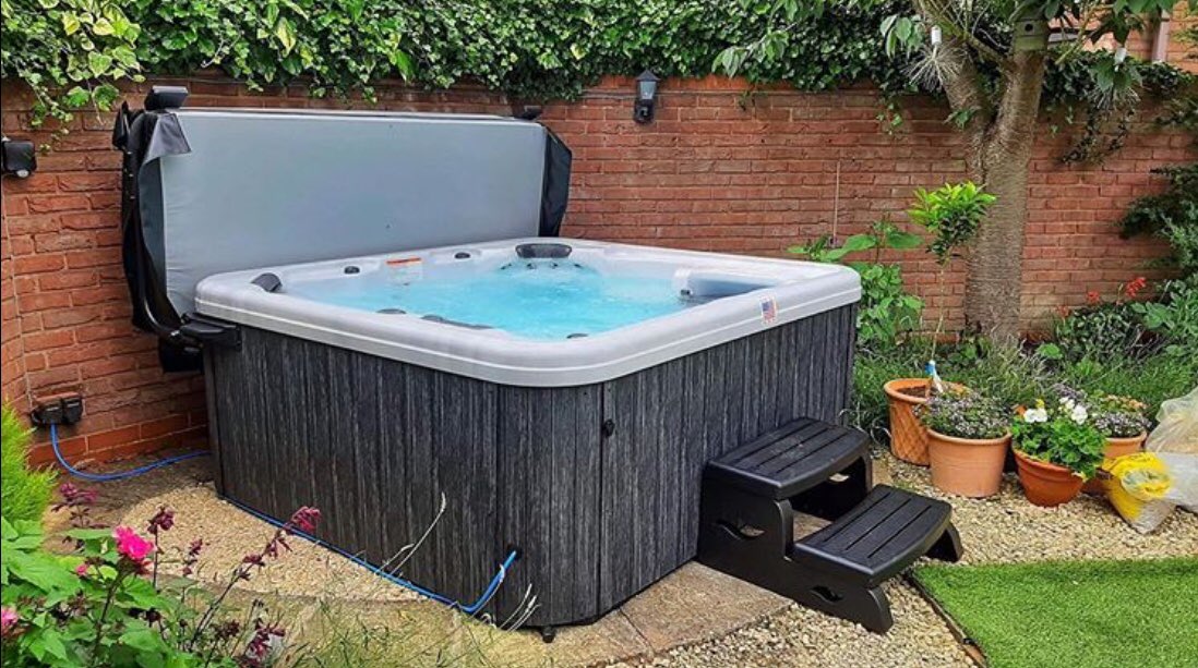 completespas's tweet photo. This lovely Hawaii spa from @artesianspasuk was installed recently, sheltered by the walls giving the customer a secluded area to relax. With room for 5, beautiful lighting, tranquil waterfall and great hydrotherapy, its a great choice. On display now. #relax #garden #luxury #spa https://t.co/D1QoAUkHvY