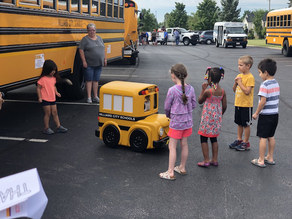 drjcm's tweet photo. The @HilliardSchools #FirstTimeRider program Weaver MS @wmscats until noon today. Kindergarten students, families, and other new students are welcome to check it out. #Ready4Tomorrow #HCSD1 https://t.co/xcy3zMIk43