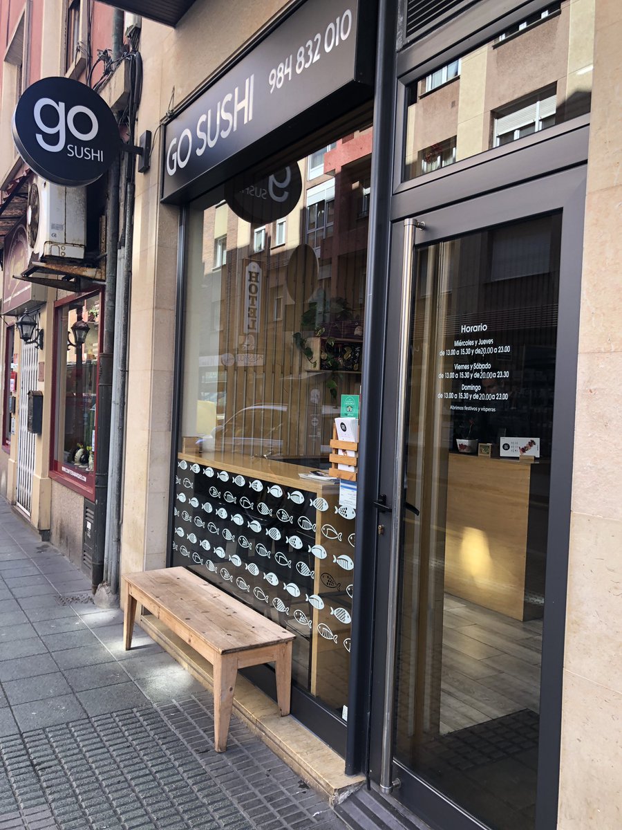gosushi_es's tweet photo. Lo que nos gustan las fiestas y más si venís a celebrarlas con nosotros! #GoSushi #Gijon #semanona #Asturias #comerconpalillosmola #sushi https://t.co/M01PcxnpsC https://t.co/yVUzQ6xjg5