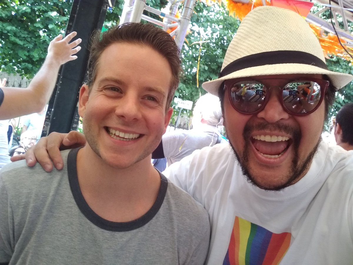 TAnthonissen's tweet photo. Op weer een prachtige #antwerppride met mijn favo @cdenvstAd @jcdenvantwerpen @cdenv mannen @P_decock @samvoeten @orry_vdw @orry_vdw Come on tsjeven: make love not war 🏳️‍🌈🏳️‍🌈🏳️‍🌈🏳️‍🌈🦄 https://t.co/vgrjdgzmpJ