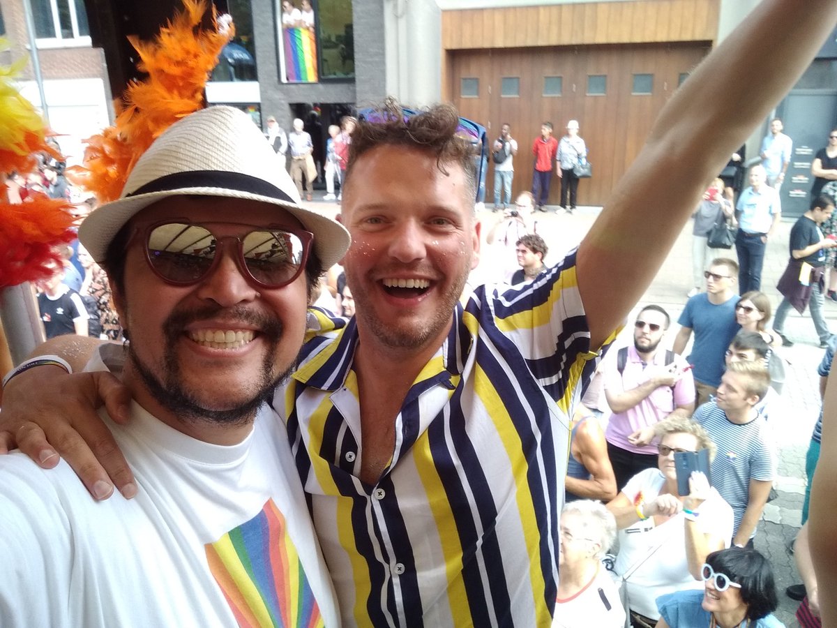 TAnthonissen's tweet photo. Op weer een prachtige #antwerppride met mijn favo @cdenvstAd @jcdenvantwerpen @cdenv mannen @P_decock @samvoeten @orry_vdw @orry_vdw Come on tsjeven: make love not war 🏳️‍🌈🏳️‍🌈🏳️‍🌈🏳️‍🌈🦄 https://t.co/vgrjdgzmpJ