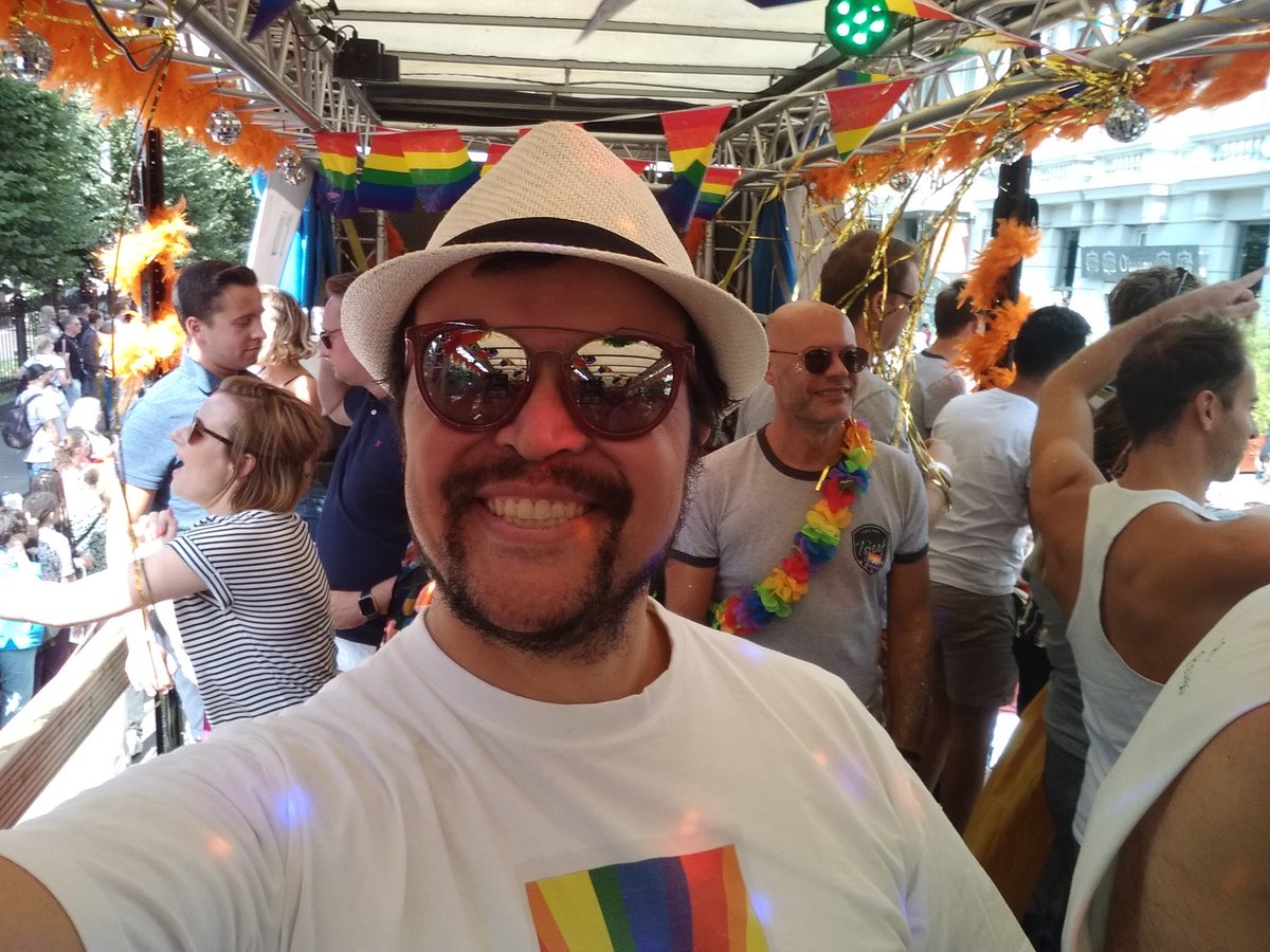 TAnthonissen's tweet photo. Op weer een prachtige #antwerppride met mijn favo @cdenvstAd @jcdenvantwerpen @cdenv mannen @P_decock @samvoeten @orry_vdw @orry_vdw Come on tsjeven: make love not war 🏳️‍🌈🏳️‍🌈🏳️‍🌈🏳️‍🌈🦄 https://t.co/vgrjdgzmpJ