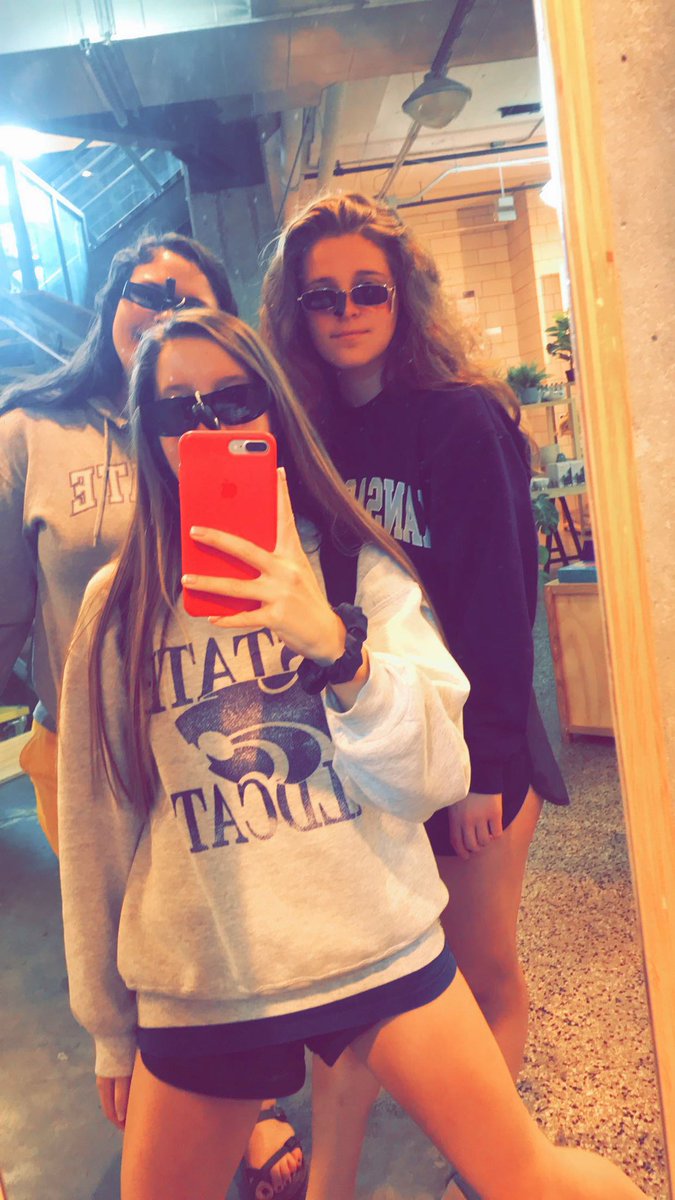 _ashleyeck's tweet photo. feliz cumpleaños laura!!!!! @lauren_tubal never stop being yourself, you’re the best. Hope your day is filled with water, Tesla’s, and David dobrik, love ya hermana <3 https://t.co/4Ib7MPs0Oq