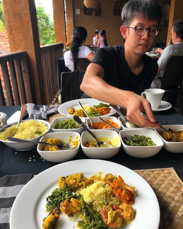 chlocy's tweet photo. my daily view for the past week - rice, curry and @aaronlimzj 😛 we’ll miss all the home cooked meals and hospitality of sri lanka 🧡 this place in particular had the yummiest rice ever - there is no menu, you’re just served the freshest produce of the day! #eatcolourful #nofi… https://t.co/OL7Gskm3tR