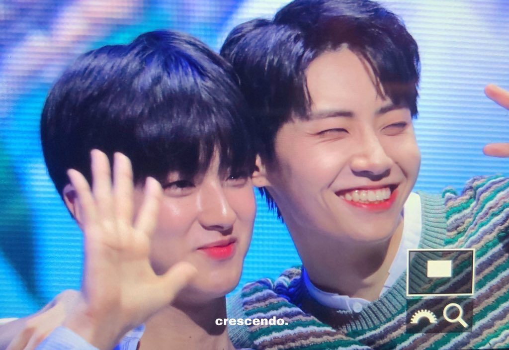 pyohoney's tweet photo. also i saw a kfan tweet about how incredibly happy jinhyuk looks in these photos!!!! so cute🥺🥺 https://t.co/0F6bYucVQl