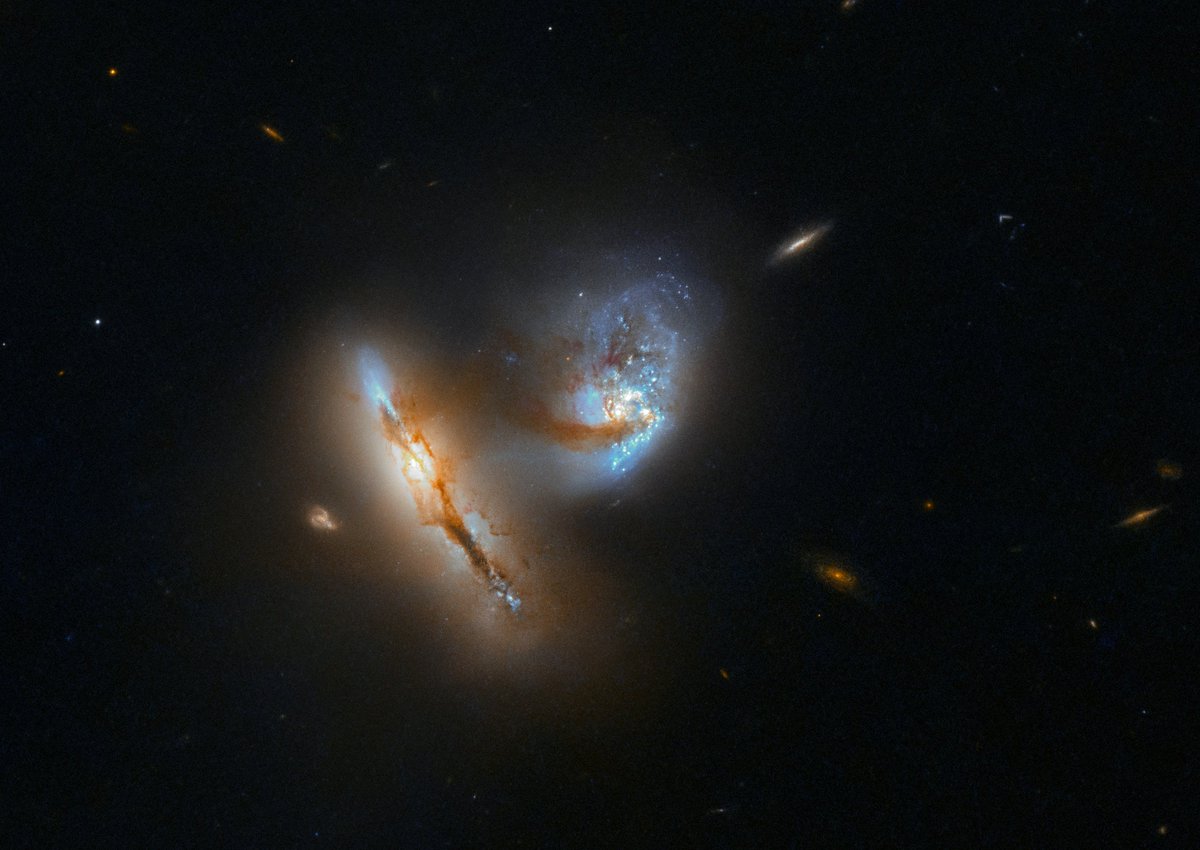 Cmdr_Hadfield's tweet image. When galaxies collide. Thanks Hubble!
esa.int/spaceinimages/… @esa @NASA @NASAHubble