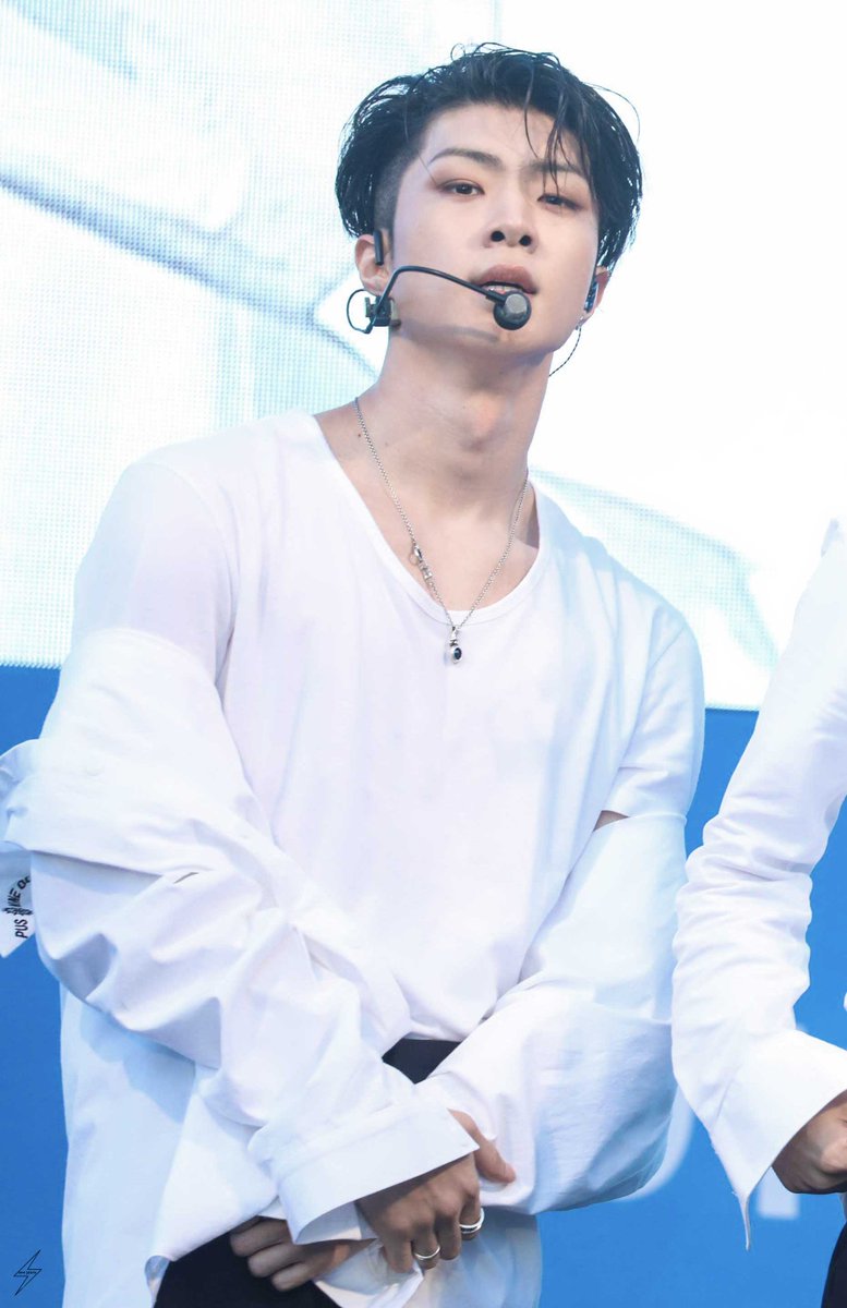 onespark_ONF's tweet photo. 190531 K-POP 뮤직페스티벌

왜...이렇게...잘...생겼다 

#ONF #온앤오프 #ONOFF #WYATT #온앤오프 #와이엇 #심재영 #사랑하게될거야 #WeMustLove #ONESPARK https://t.co/mRdY7EivGv